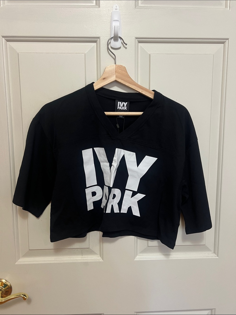 IVY PARK Black Cropped V-Neck Logo Top